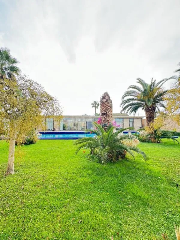 Satılır 6 otaqlı həyət evi 500 m²