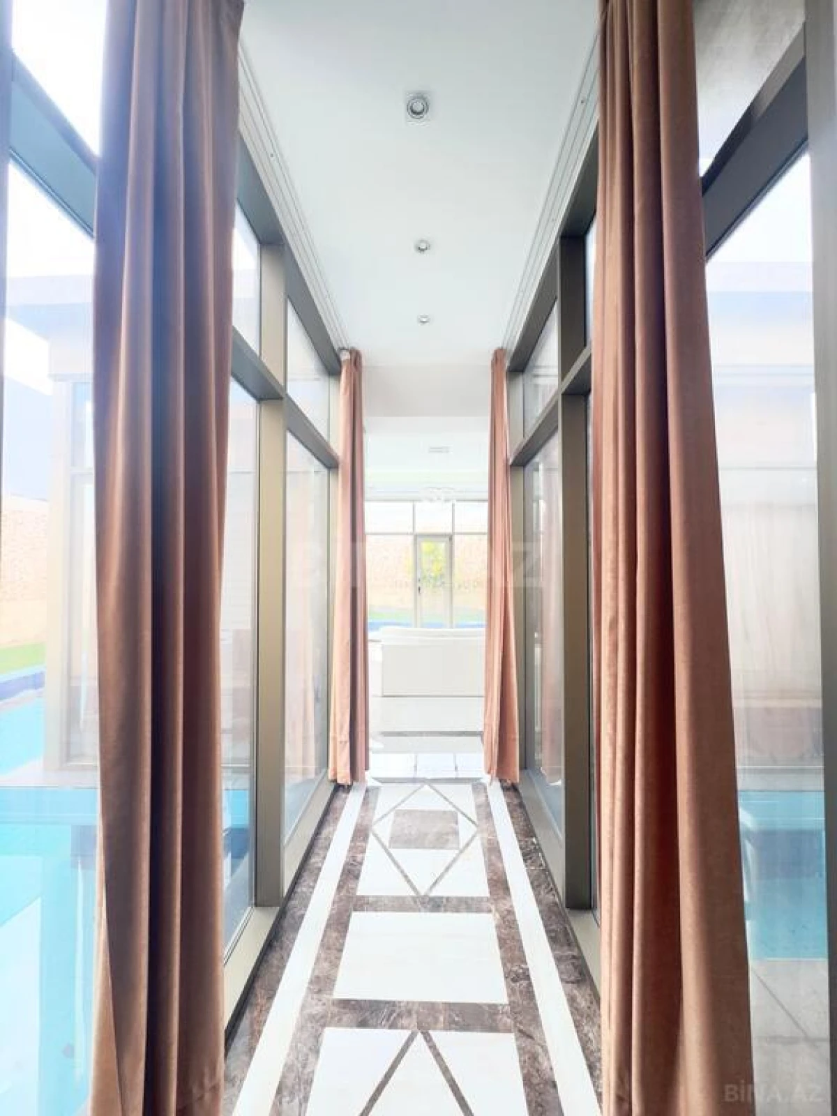 Satılır 6 otaqlı həyət evi 500 m²