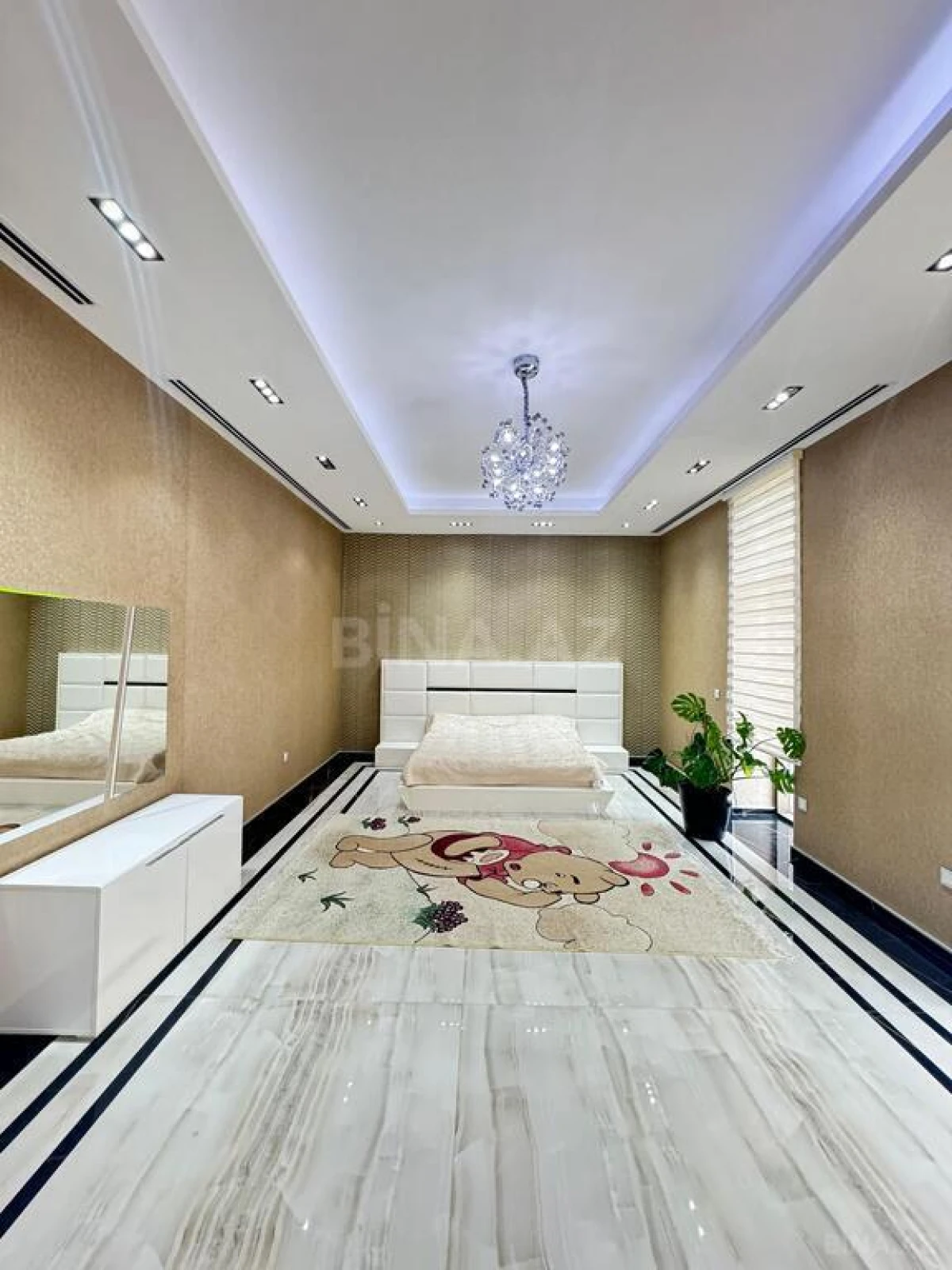 Satılır 6 otaqlı həyət evi 500 m²