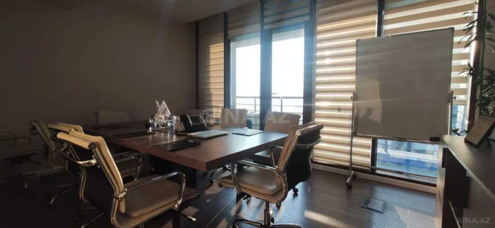 Satılır 6 otaqlı ofis 270 m²