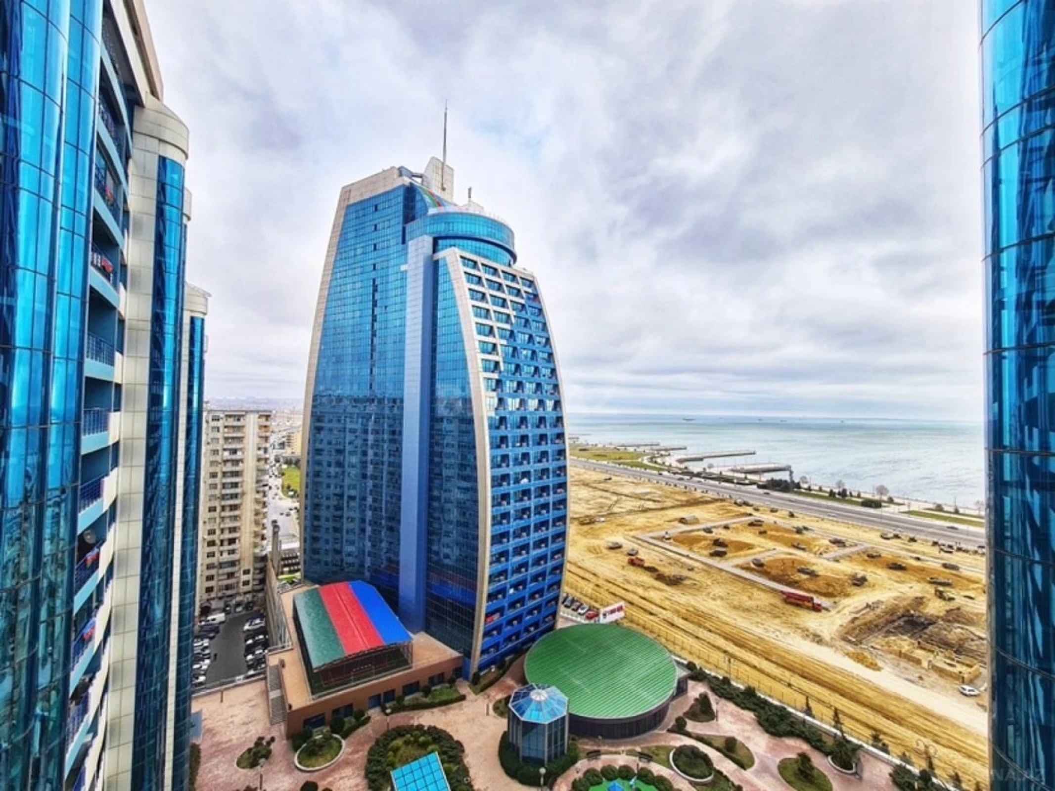 Satılır 6 otaqlı ofis 270 m²