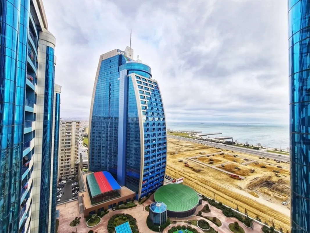 Satılır 6 otaqlı ofis 270 m²