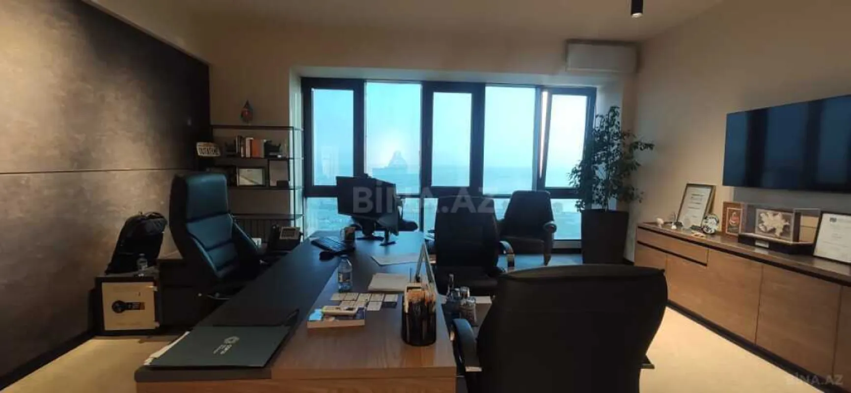 Satılır 6 otaqlı ofis 270 m²