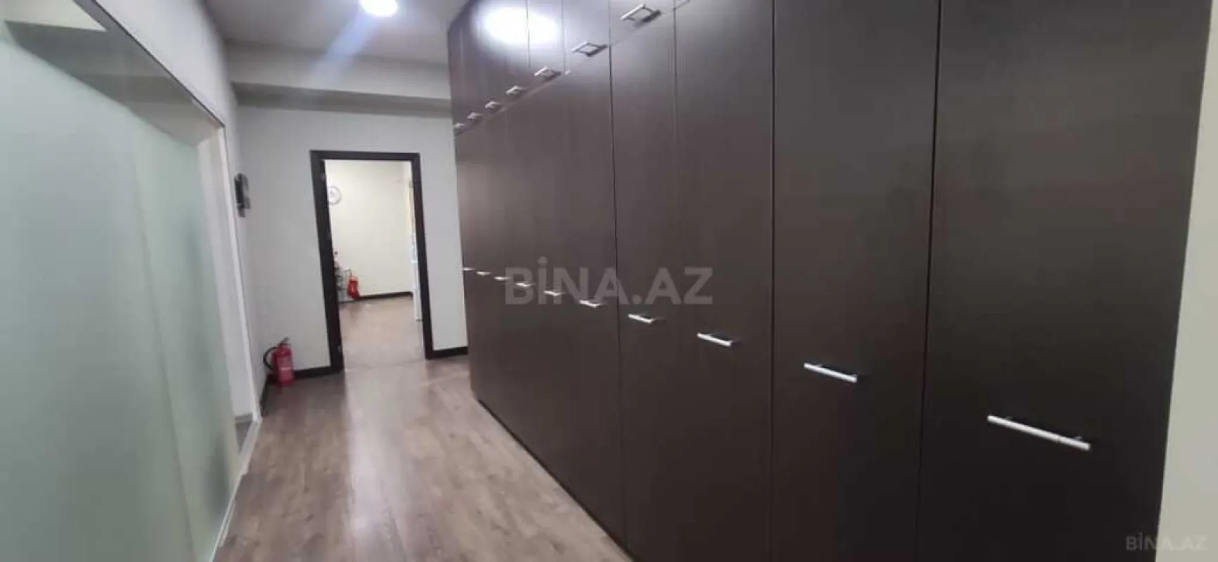 Satılır 6 otaqlı ofis 270 m²