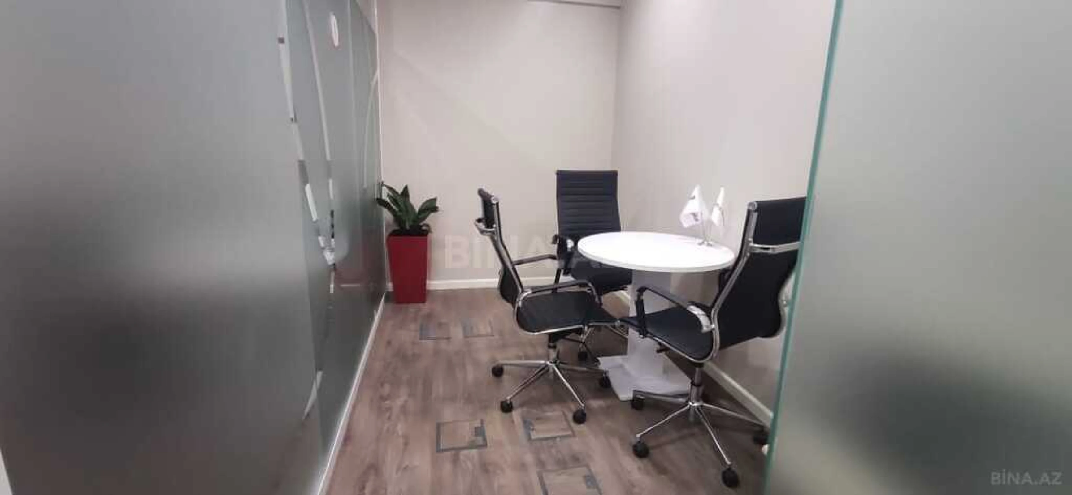 Satılır 6 otaqlı ofis 270 m²