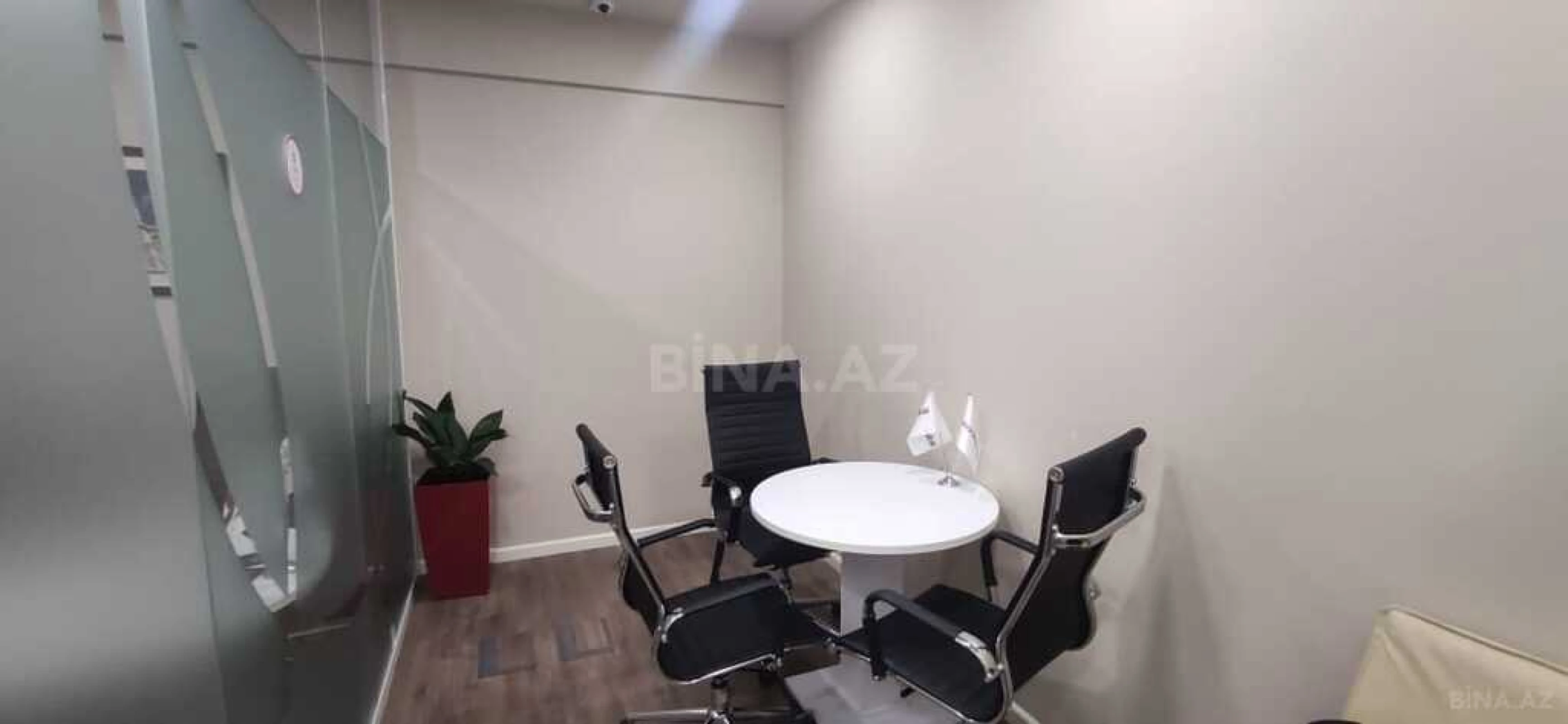 Satılır 6 otaqlı ofis 270 m²