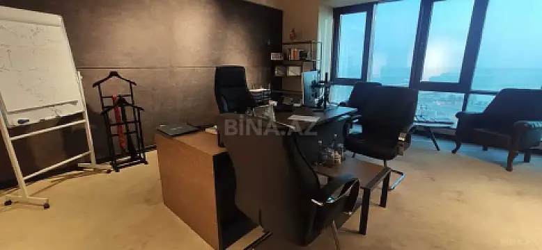 Satılır 6 otaqlı ofis 270 m²