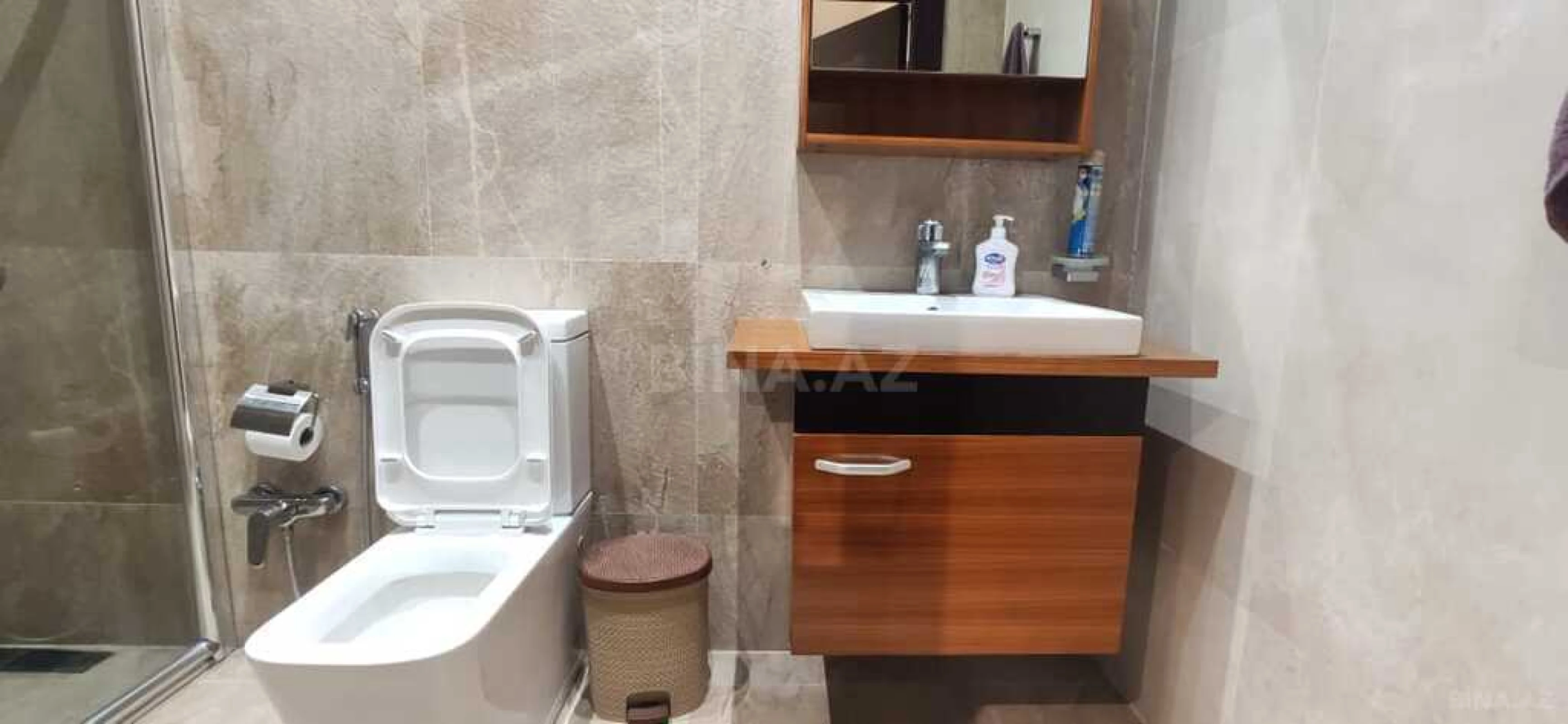 Satılır 6 otaqlı ofis 270 m²