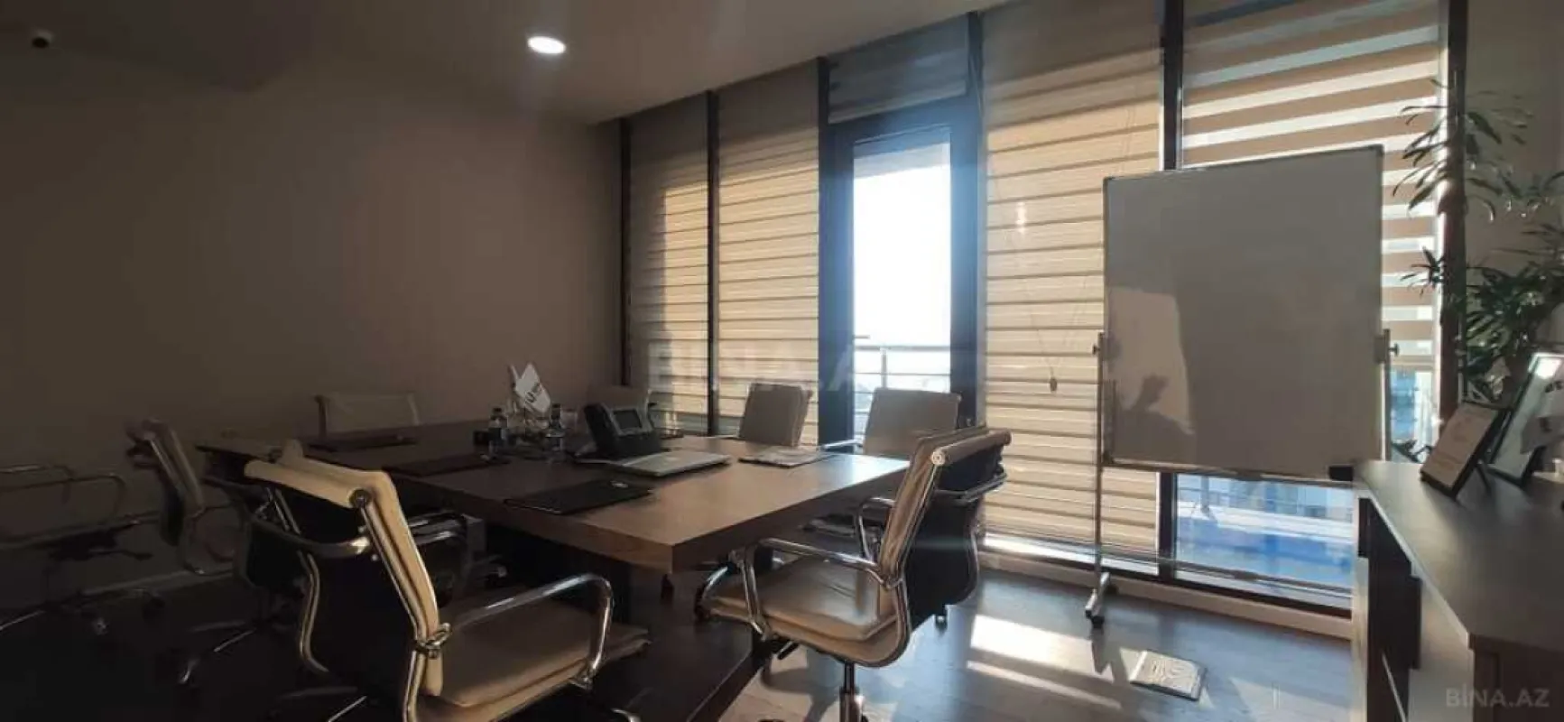 Satılır 6 otaqlı ofis 270 m²