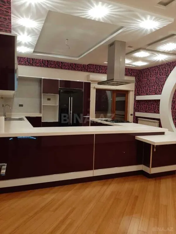 Satılır 4 otaqlı mənzil 315 m²