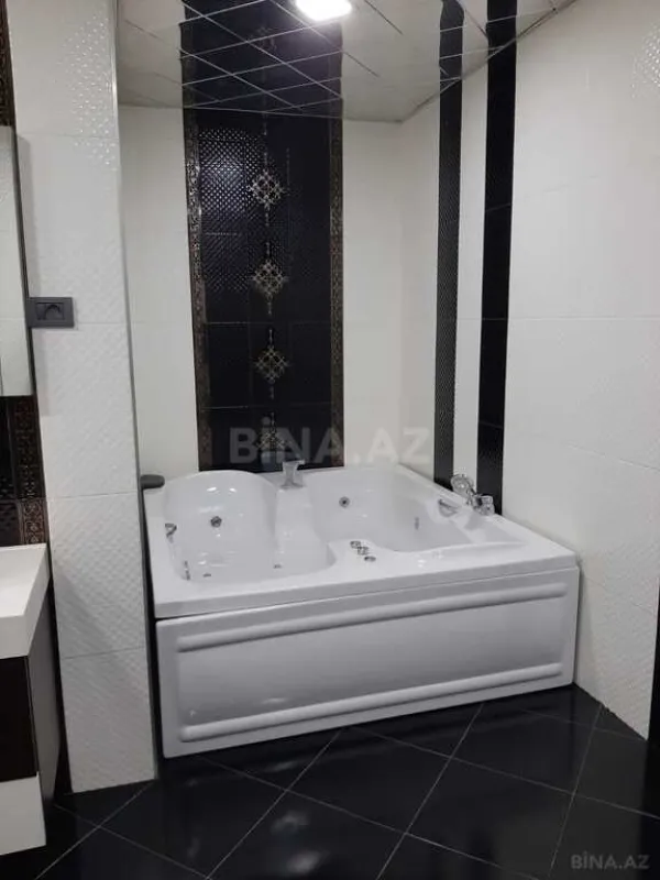 Satılır 4 otaqlı mənzil 315 m²