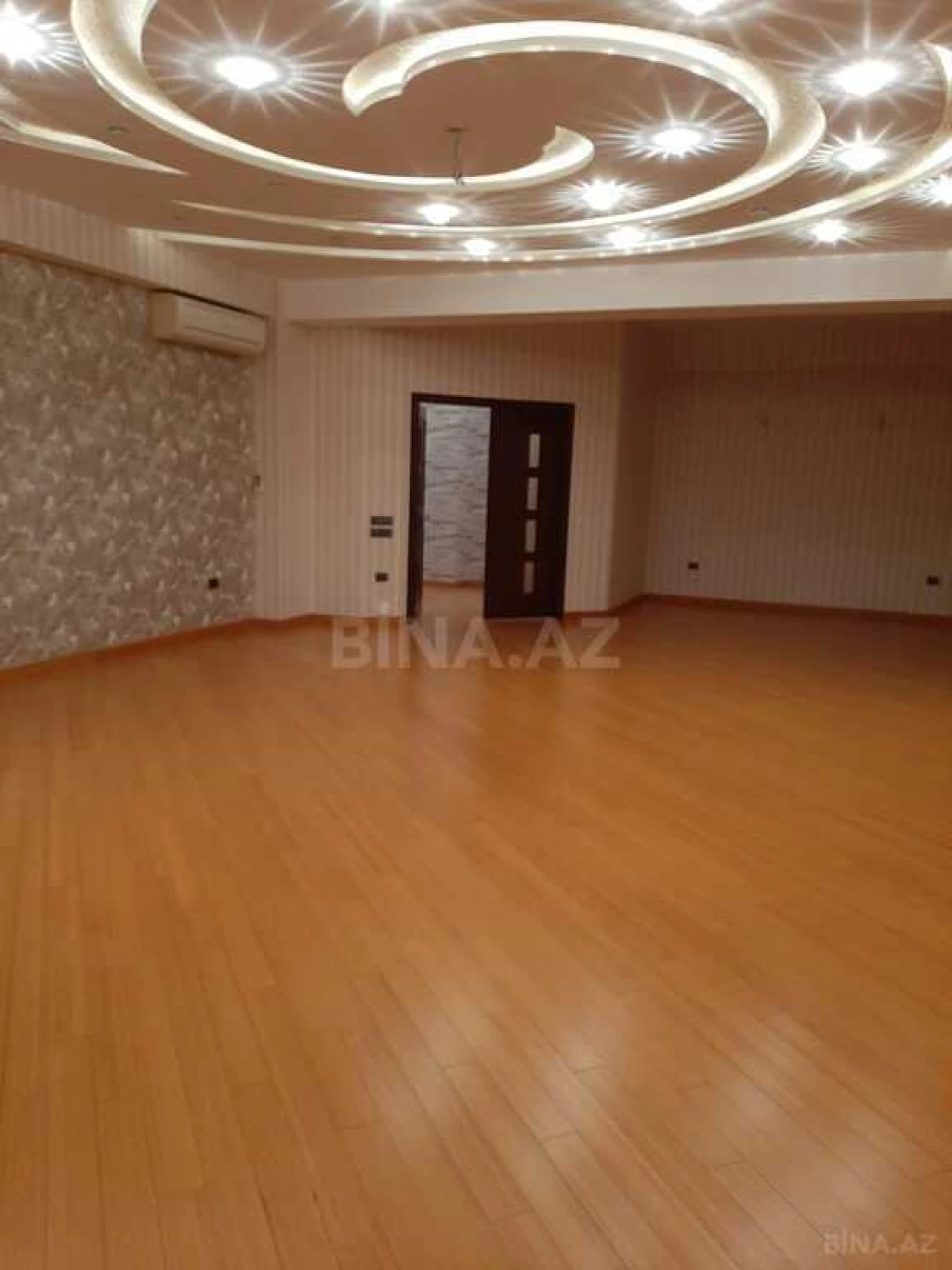 Satılır 4 otaqlı mənzil 315 m²
