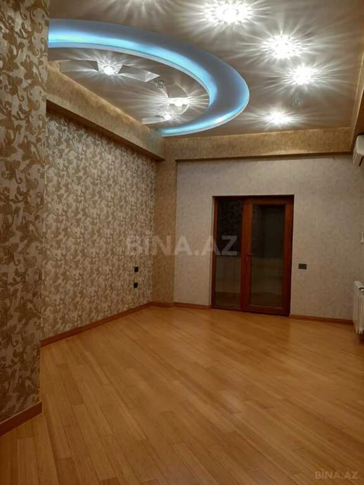 Satılır 4 otaqlı mənzil 315 m²