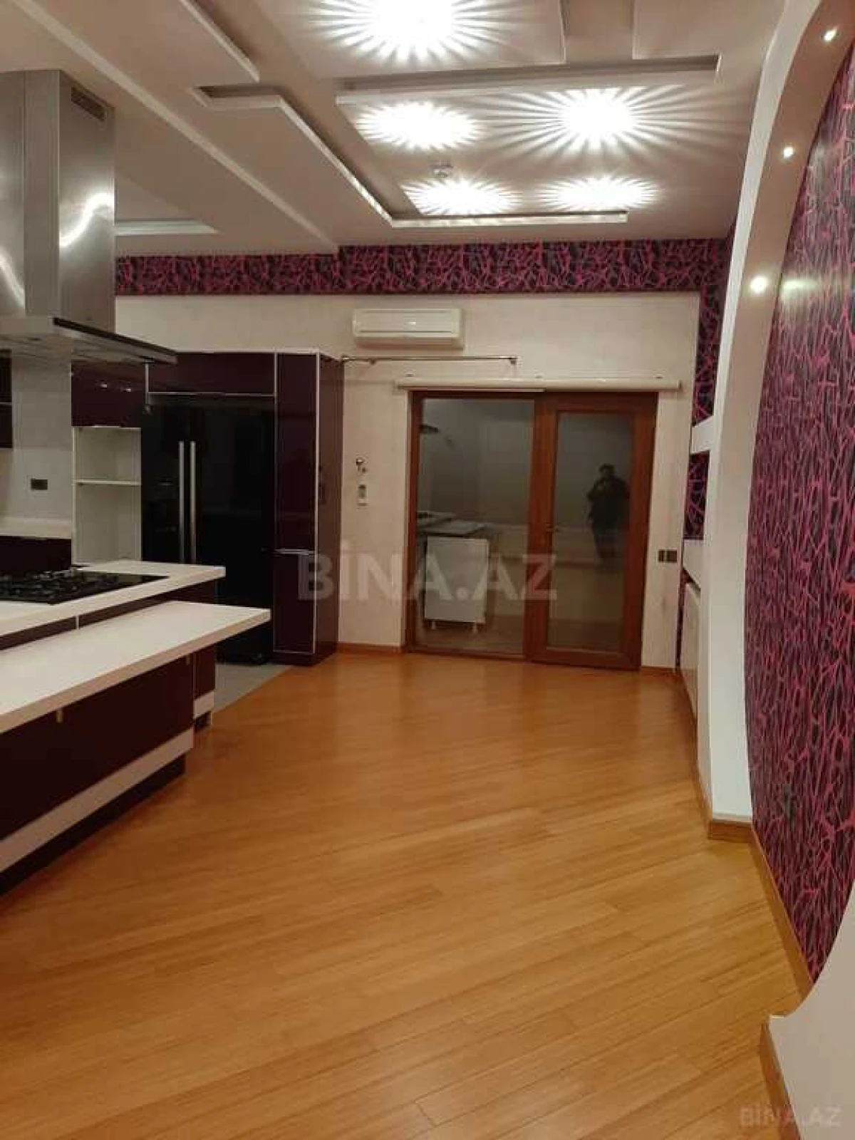 Satılır 4 otaqlı mənzil 315 m²