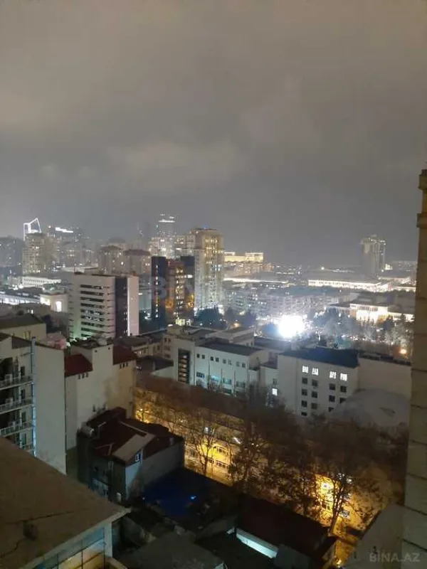 Satılır 4 otaqlı mənzil 315 m²