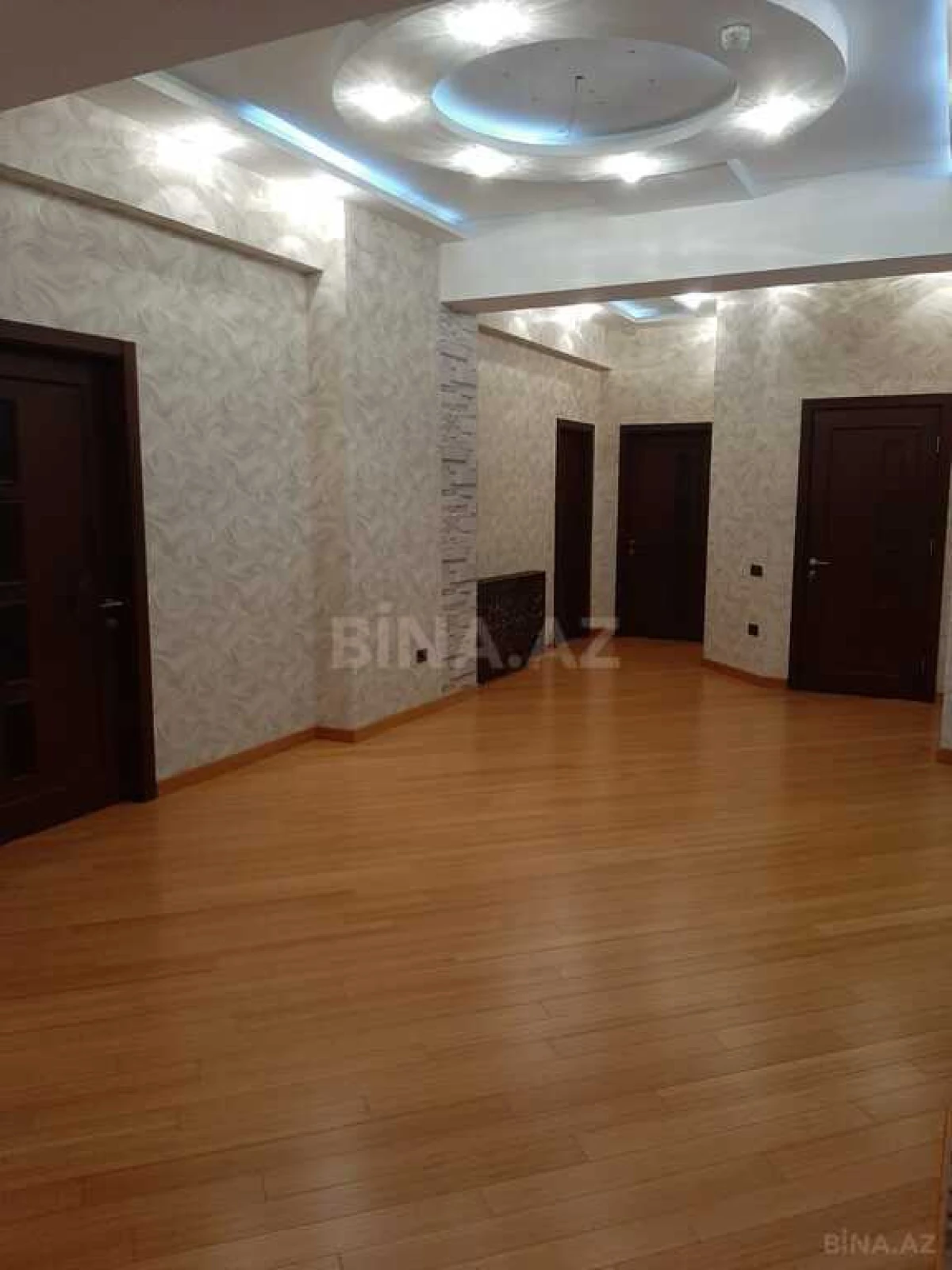 Satılır 4 otaqlı mənzil 315 m²