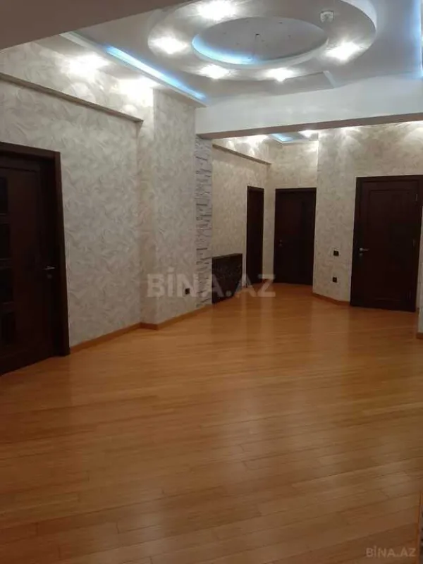 Satılır 4 otaqlı mənzil 315 m²