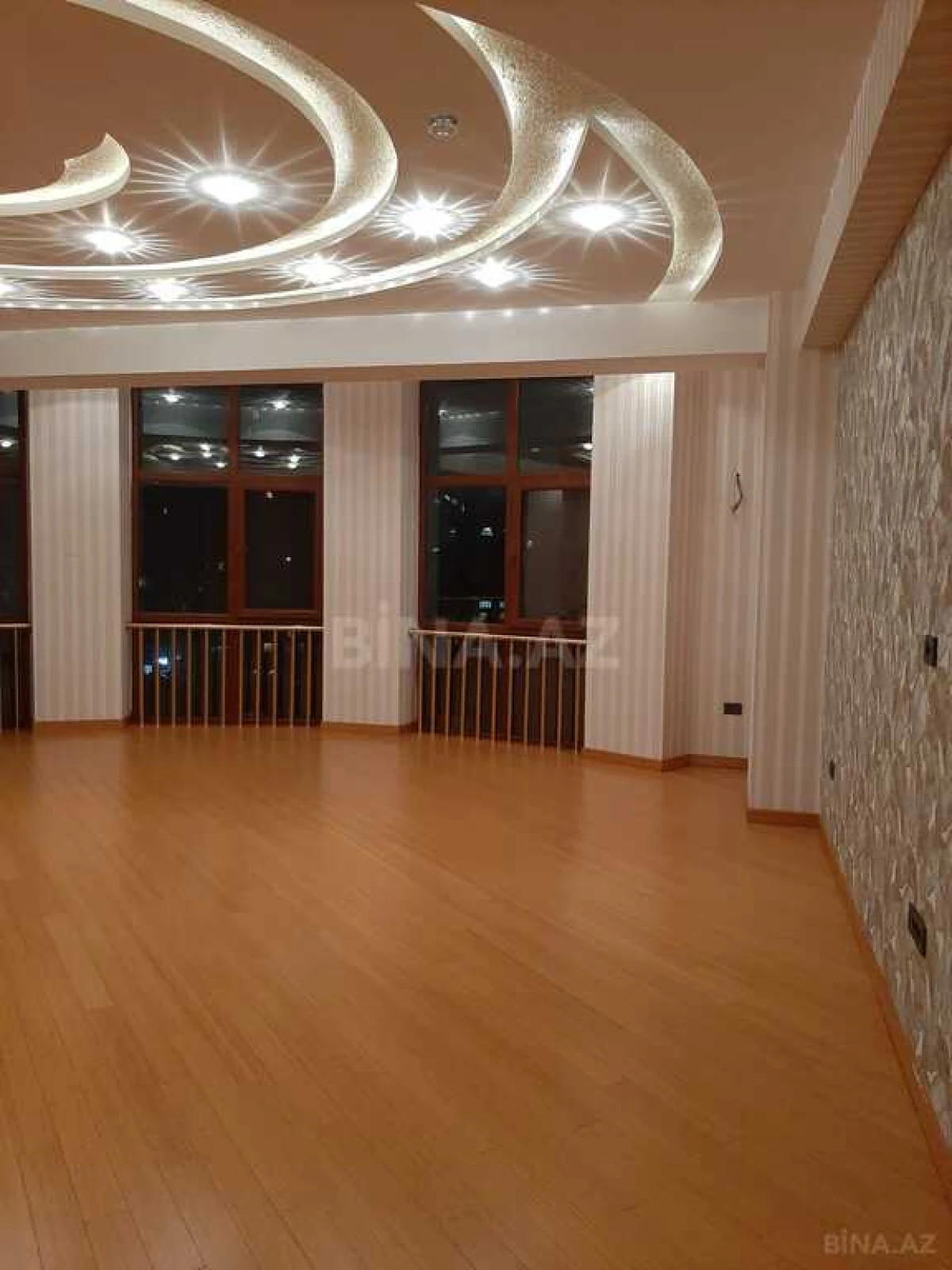 Satılır 4 otaqlı mənzil 315 m²