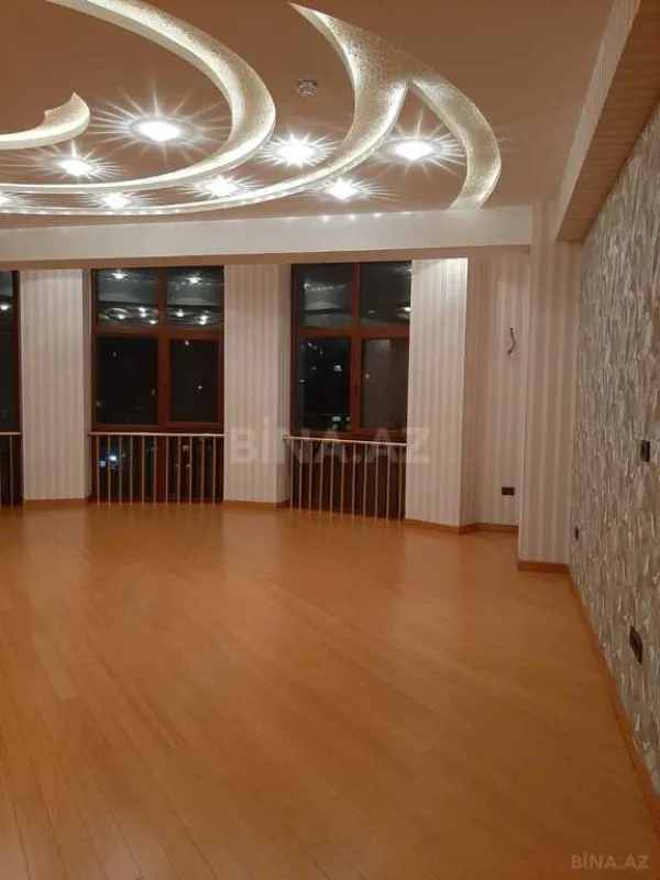 Satılır 4 otaqlı mənzil 315 m²