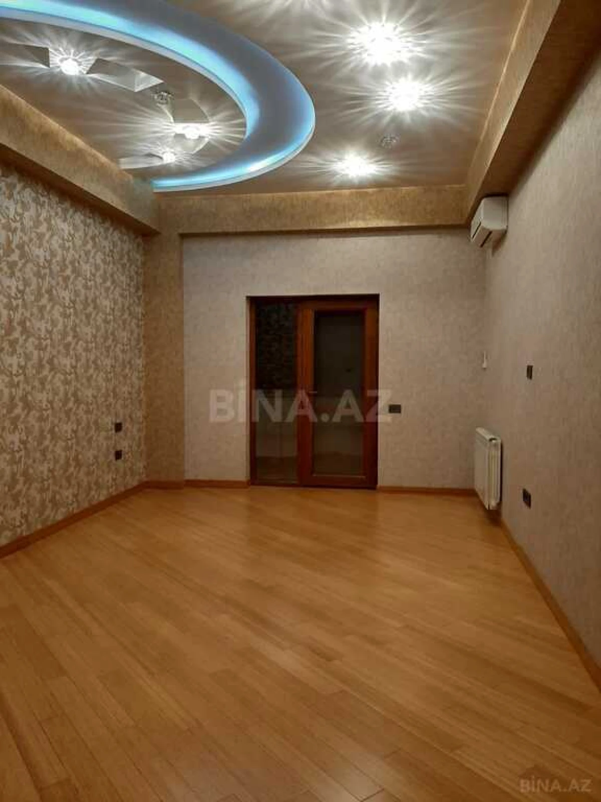 Satılır 4 otaqlı mənzil 315 m²
