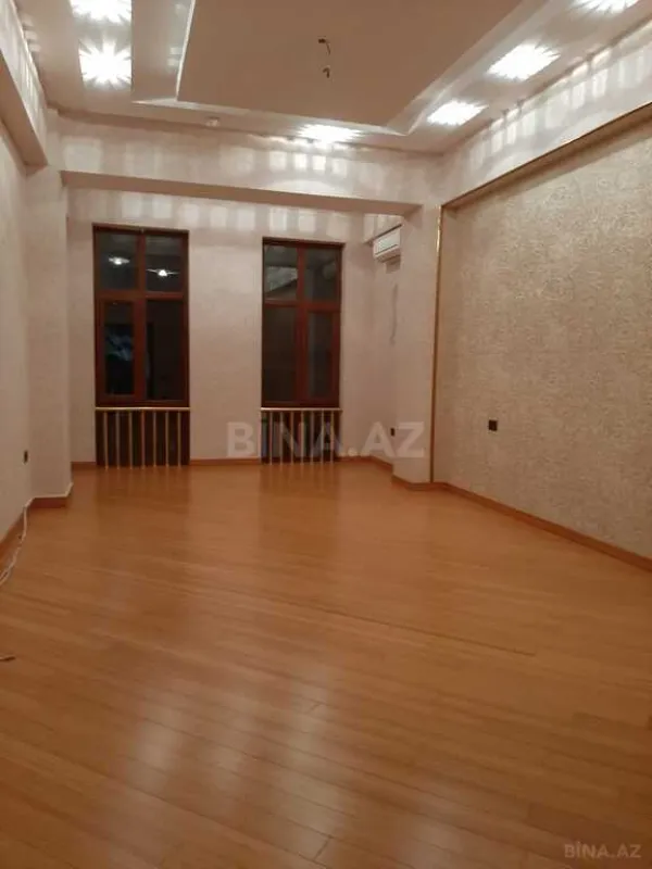 Satılır 4 otaqlı mənzil 315 m²