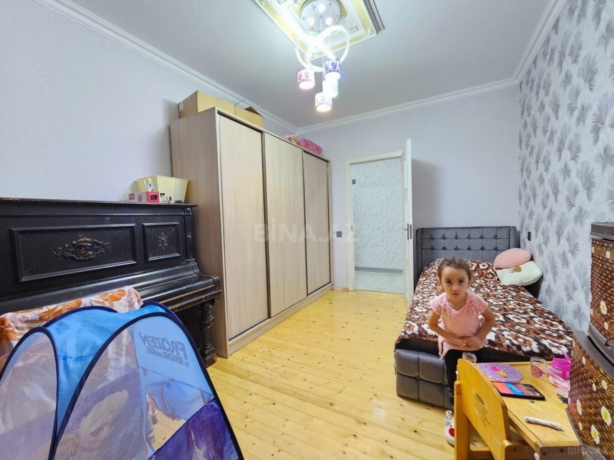 Satılır 4 otaqlı mənzil 110 m²