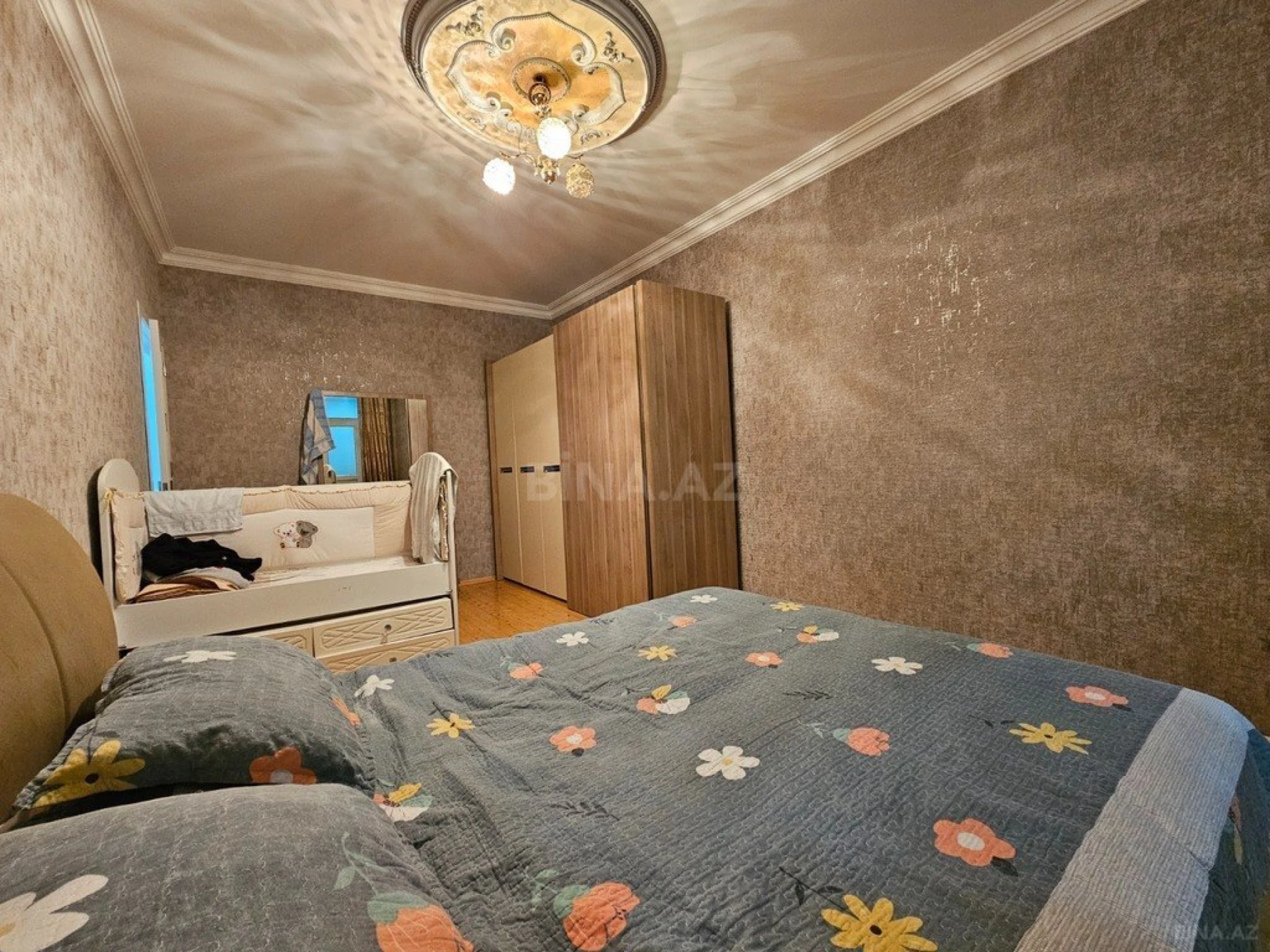 Satılır 4 otaqlı mənzil 110 m²