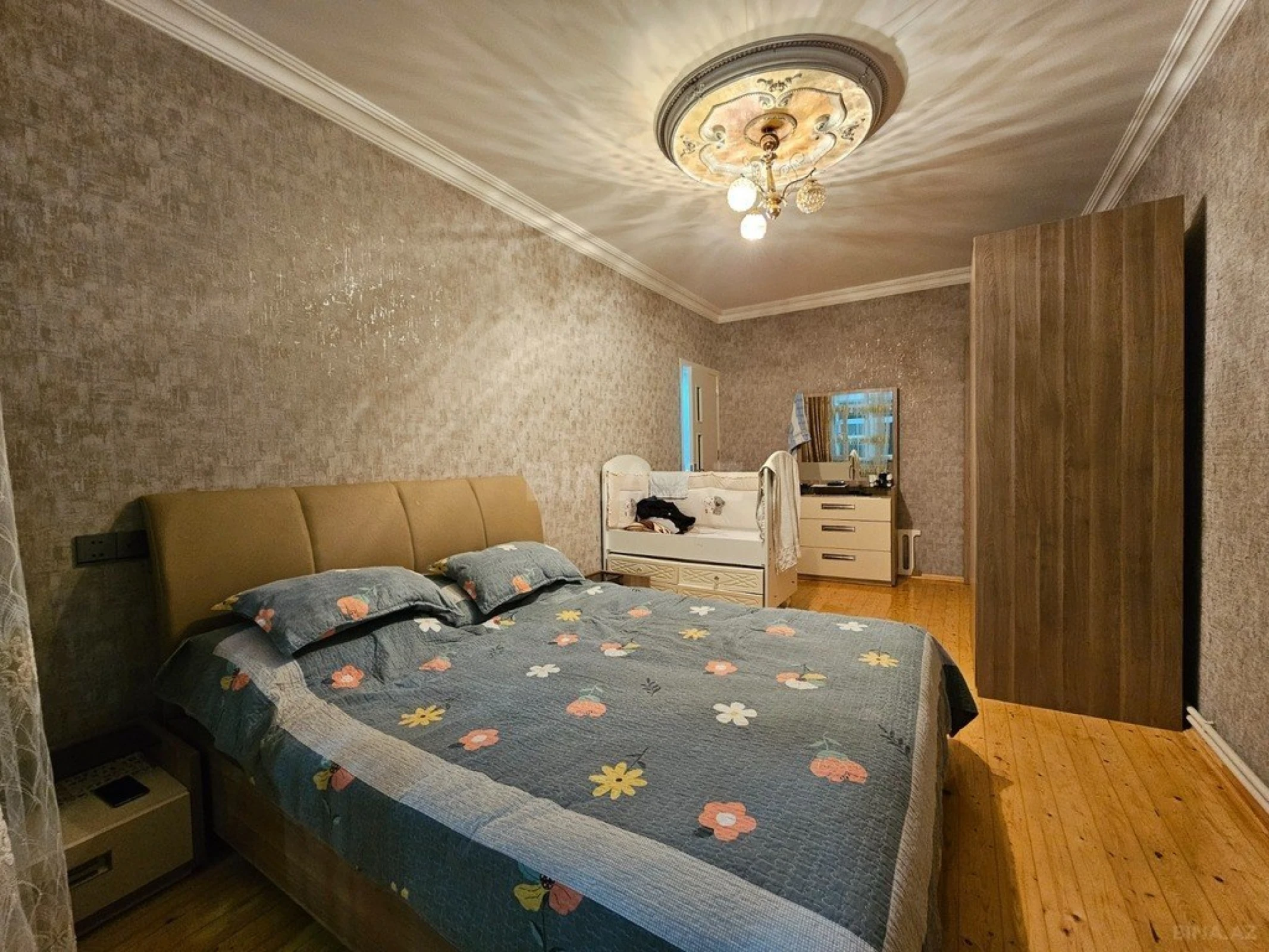 Satılır 4 otaqlı mənzil 110 m²