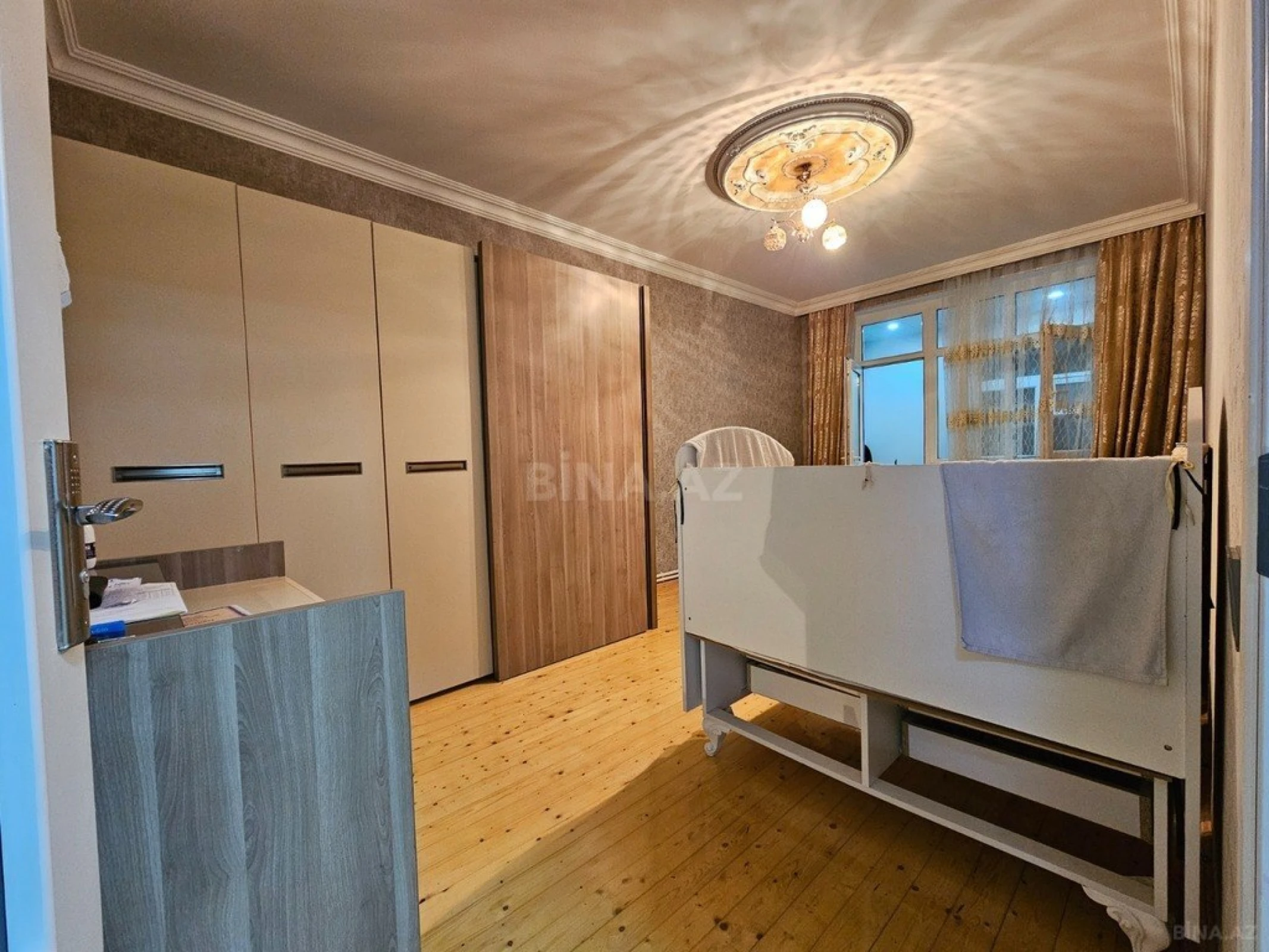 Satılır 4 otaqlı mənzil 110 m²