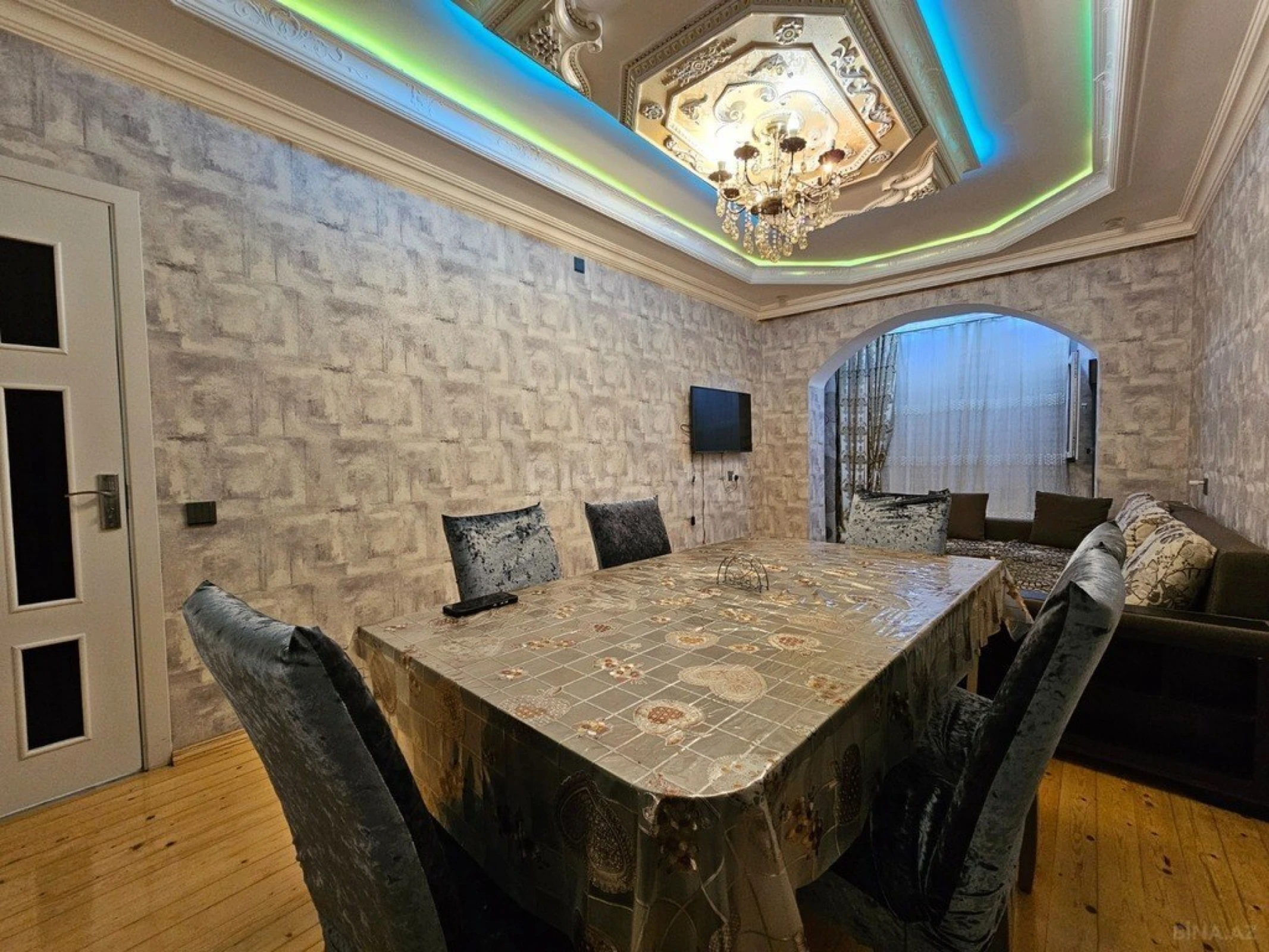 Satılır 4 otaqlı mənzil 110 m²