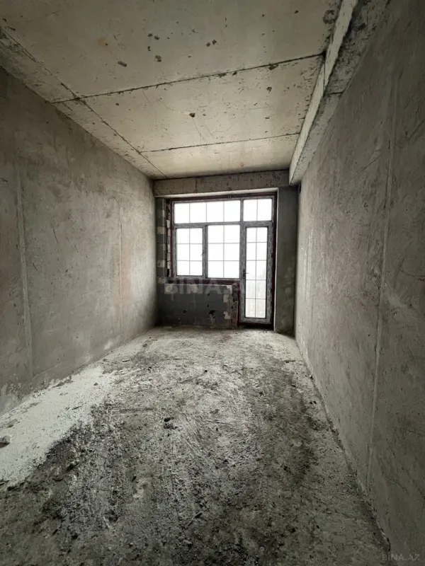 Satılır 4 otaqlı mənzil 173 m²