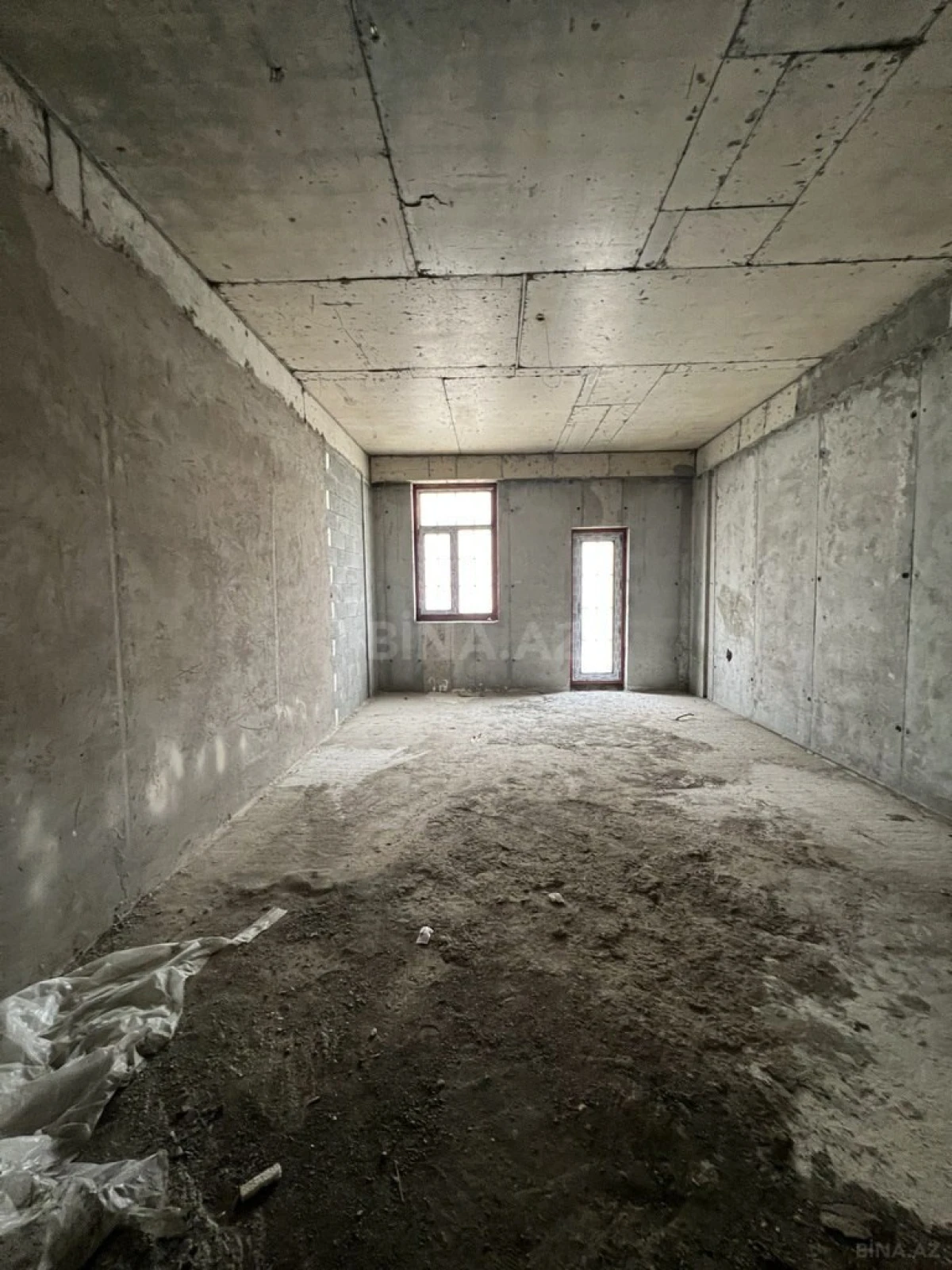 Satılır 4 otaqlı mənzil 173 m²
