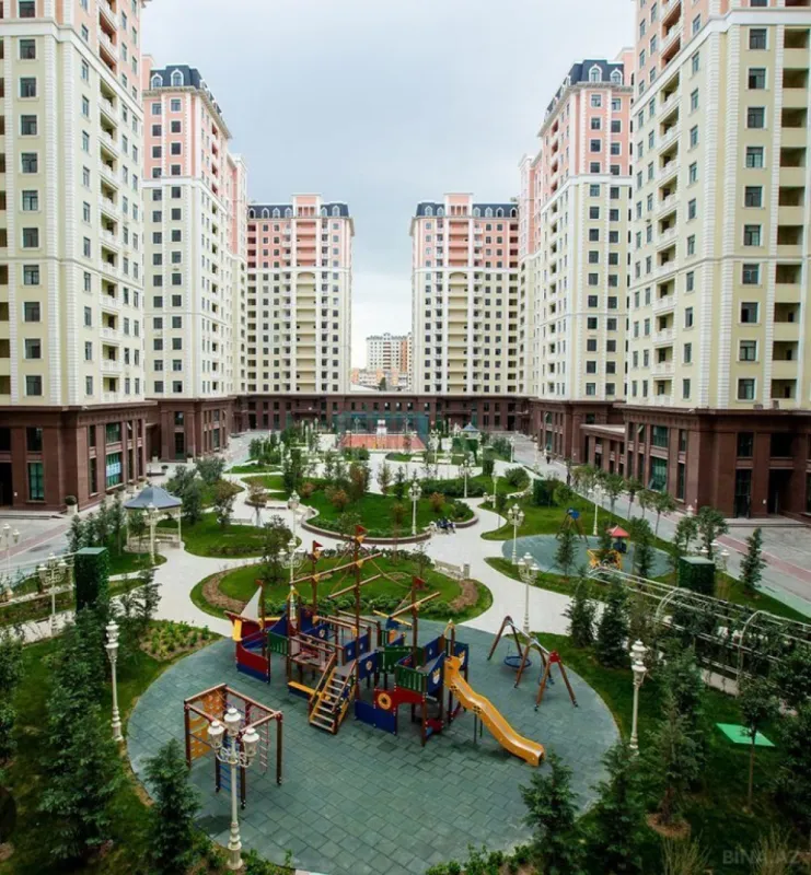 Satılır 4 otaqlı mənzil 173 m²