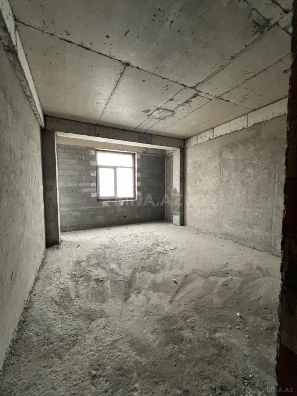 Satılır 4 otaqlı mənzil 173 m²