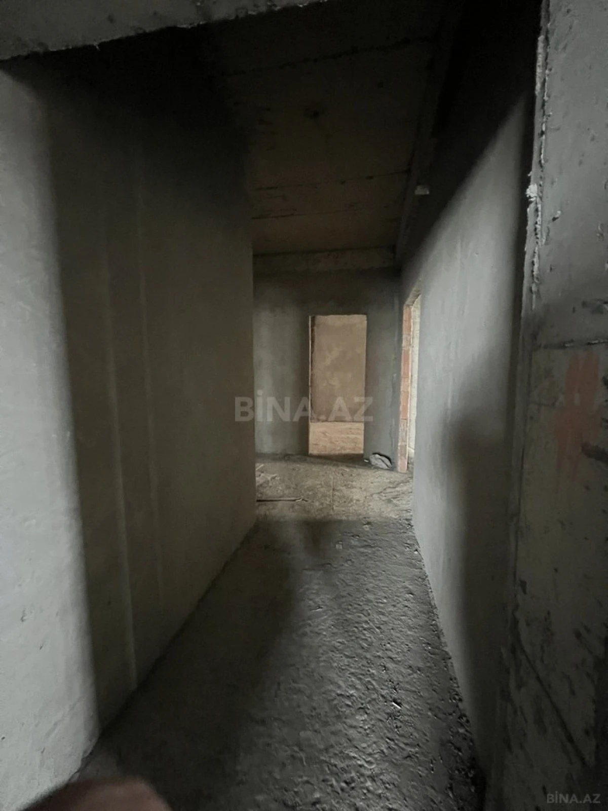 Satılır 4 otaqlı mənzil 173 m²