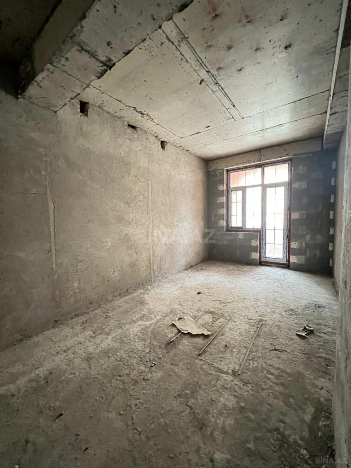 Satılır 4 otaqlı mənzil 173 m²