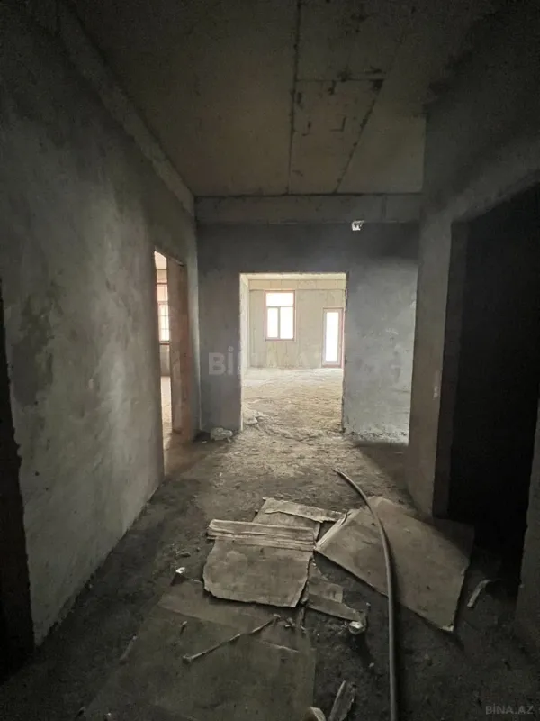 Satılır 4 otaqlı mənzil 173 m²