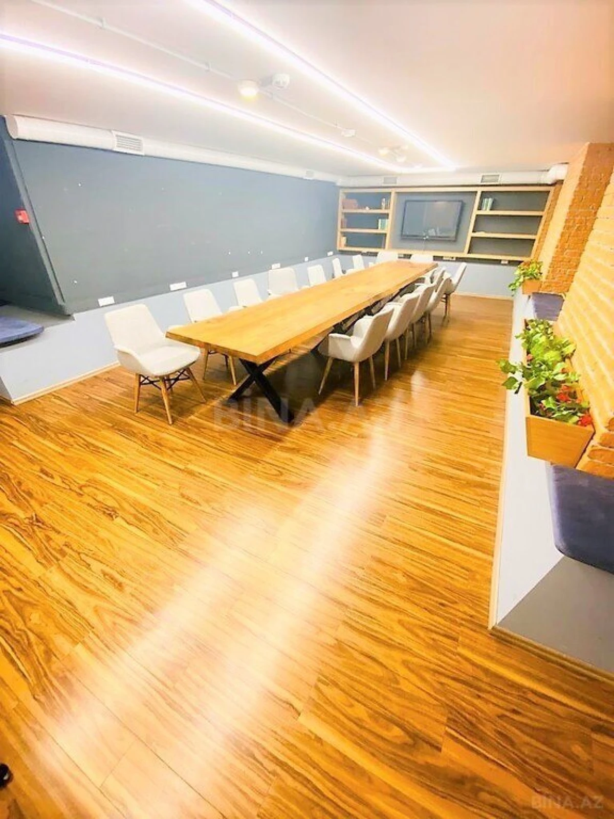 Kirayə verilir 12 otaqlı ofis 870 m²