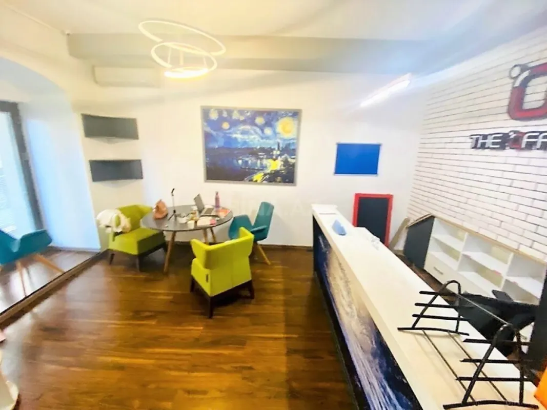 Kirayə verilir 12 otaqlı ofis 870 m²