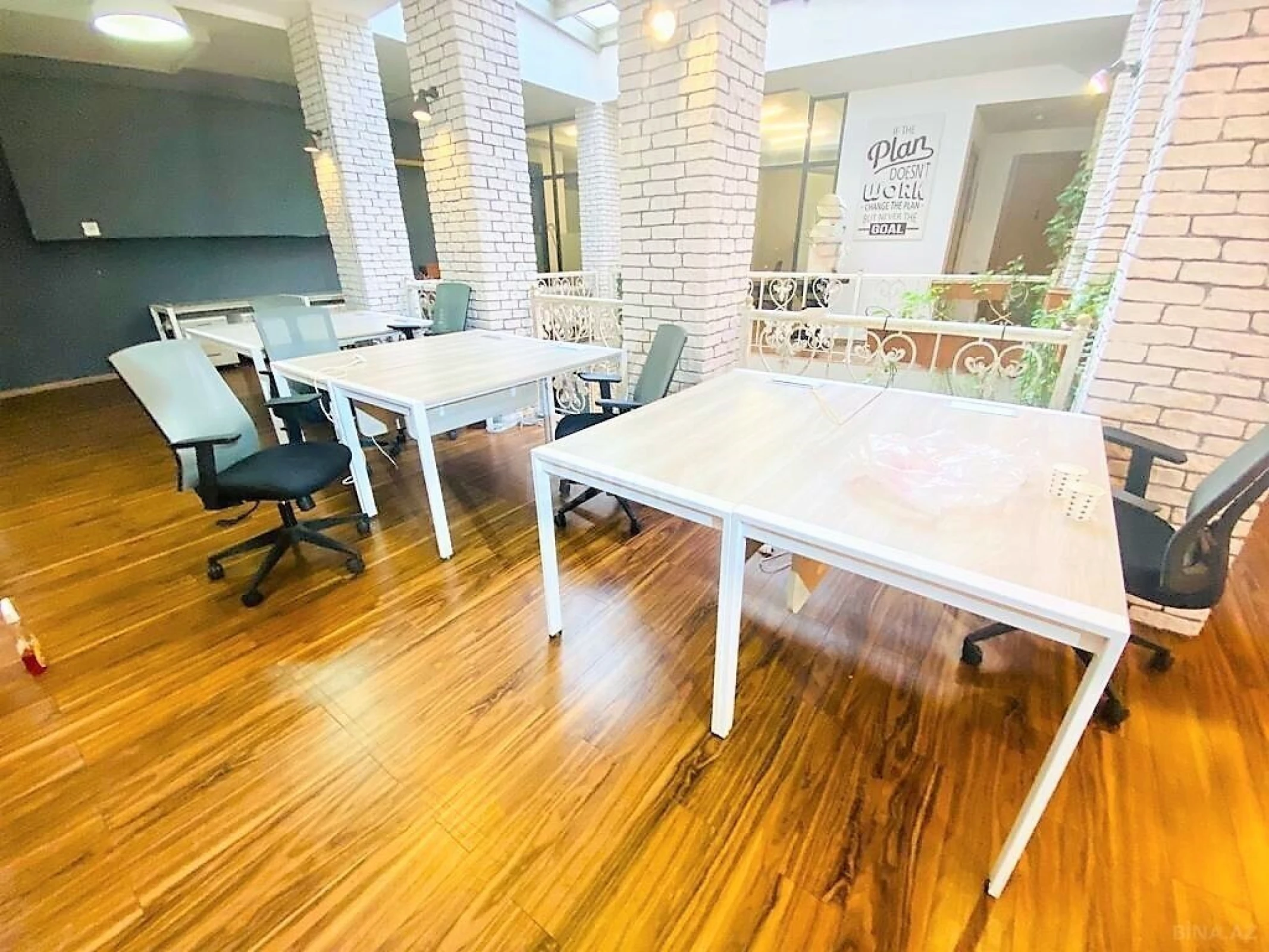 Kirayə verilir 12 otaqlı ofis 870 m²