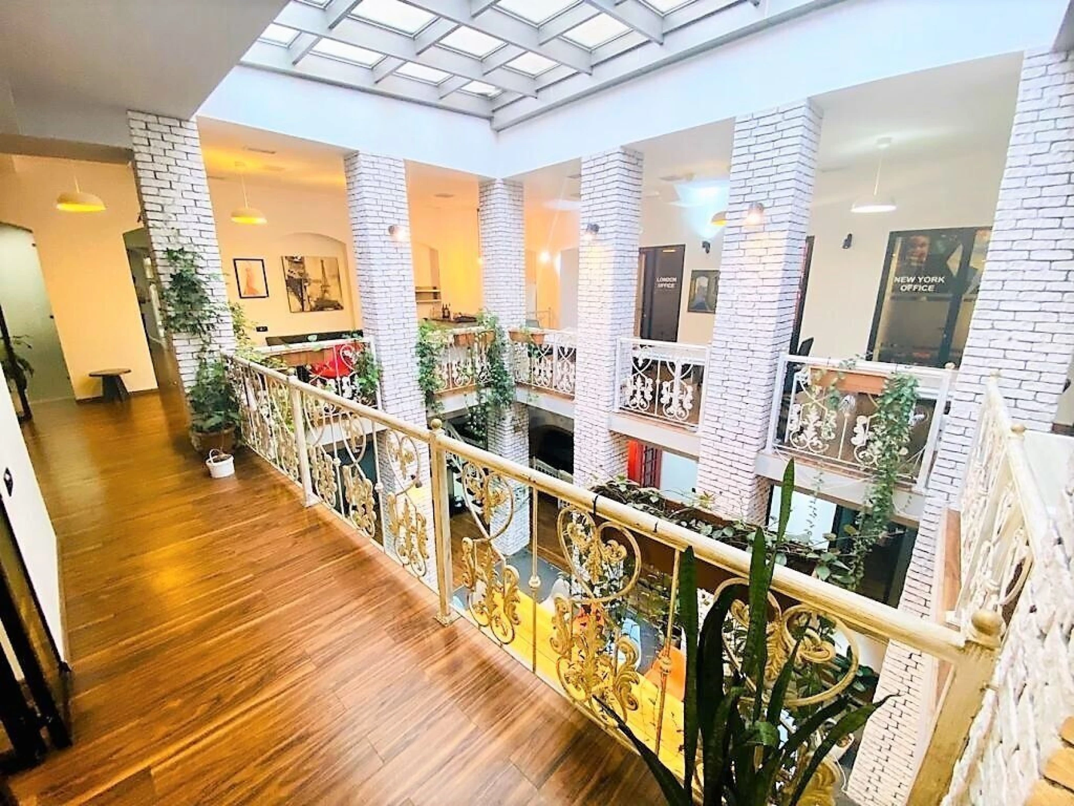 Kirayə verilir 12 otaqlı ofis 870 m²