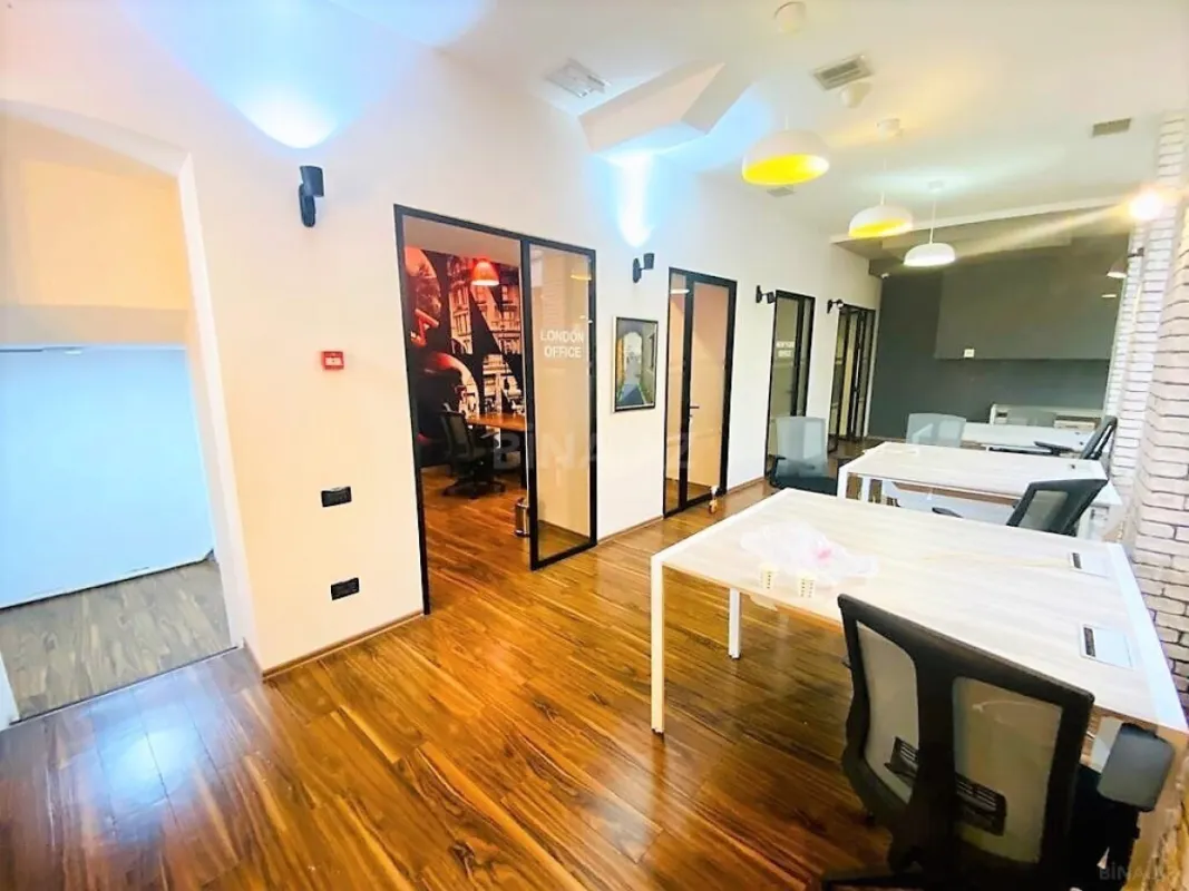 Kirayə verilir 12 otaqlı ofis 870 m²