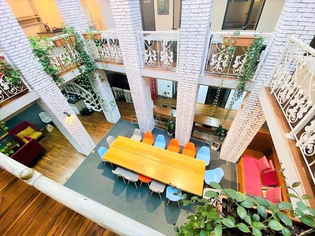 Kirayə verilir 12 otaqlı ofis 870 m²