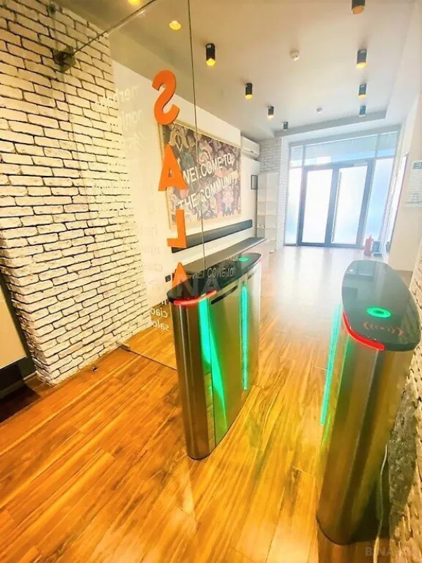 Kirayə verilir 12 otaqlı ofis 870 m²