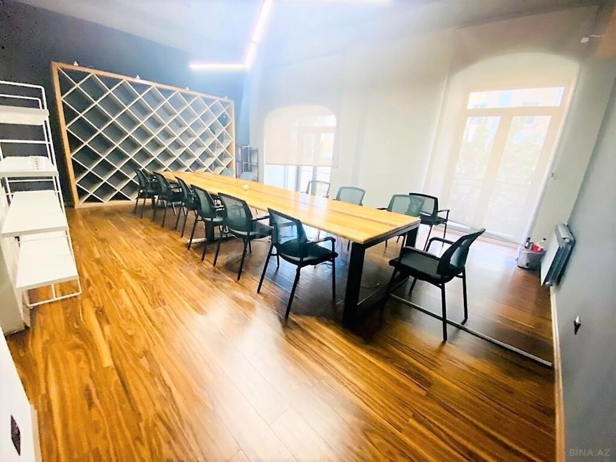 Kirayə verilir 12 otaqlı ofis 870 m²