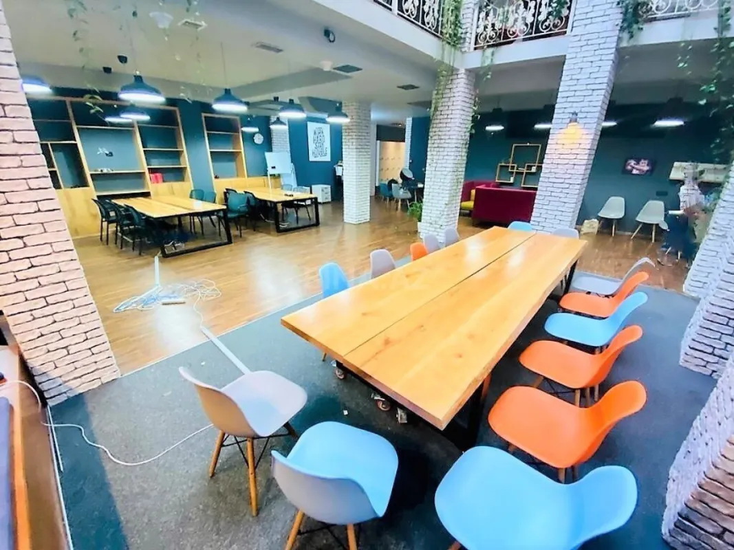 Kirayə verilir 12 otaqlı ofis 870 m²