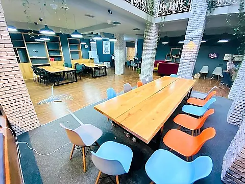 Kirayə verilir 12 otaqlı ofis 870 m²