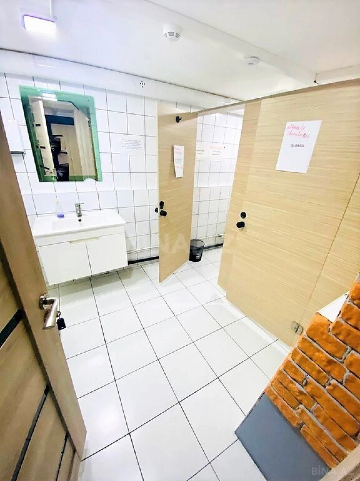 Kirayə verilir 12 otaqlı ofis 870 m²