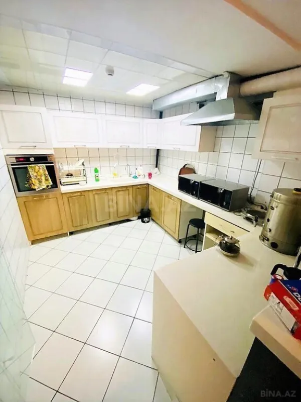 Kirayə verilir 12 otaqlı ofis 870 m²