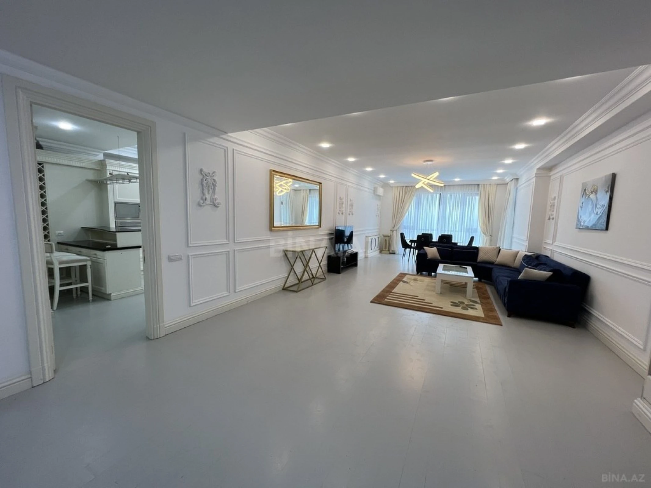 Satılır 4 otaqlı mənzil 250 m²